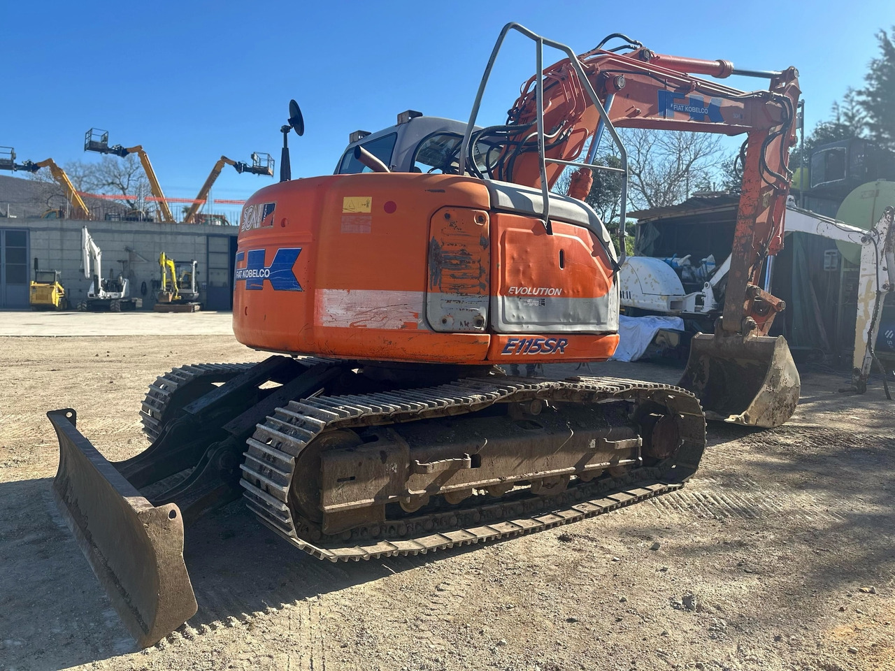 FIAT KOBELCO E115SR - Escavadora de rastos: foto 3 FIAT KOBELCO E115SR - Escavadora de rastos: foto 3