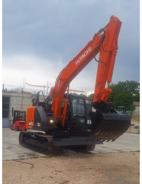 Hitachi ZX135US-6 - Escavadeira: foto 1 Hitachi ZX135US-6 - Escavadeira: foto 1