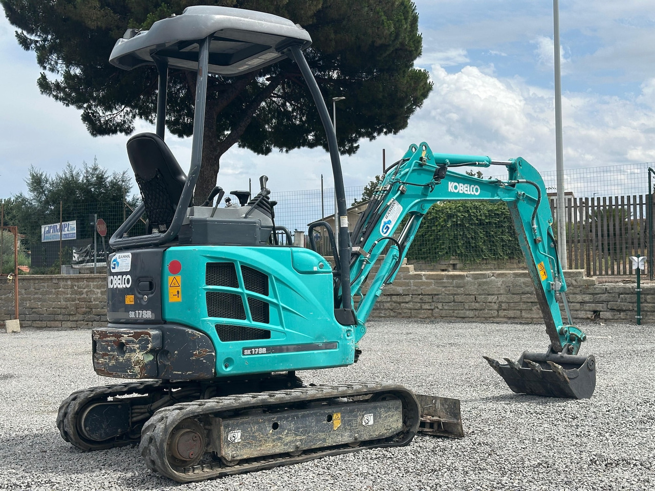 KOBELCO SK17SR-3E - Mini escavadeira: foto 2 KOBELCO SK17SR-3E - Mini escavadeira: foto 2