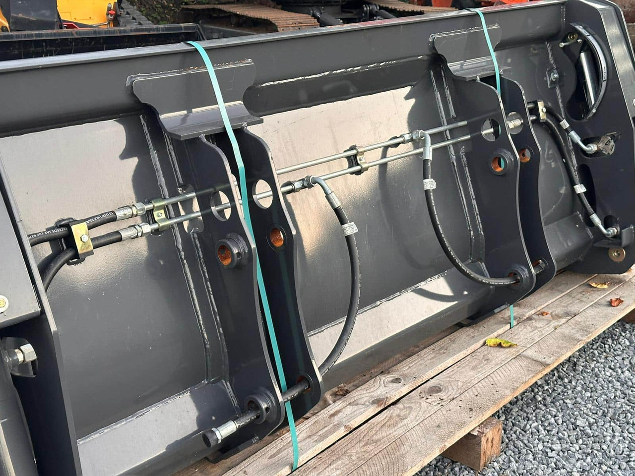 Balde carregador NEW HOLLAND 220: foto 8 Balde carregador NEW HOLLAND 220: foto 8