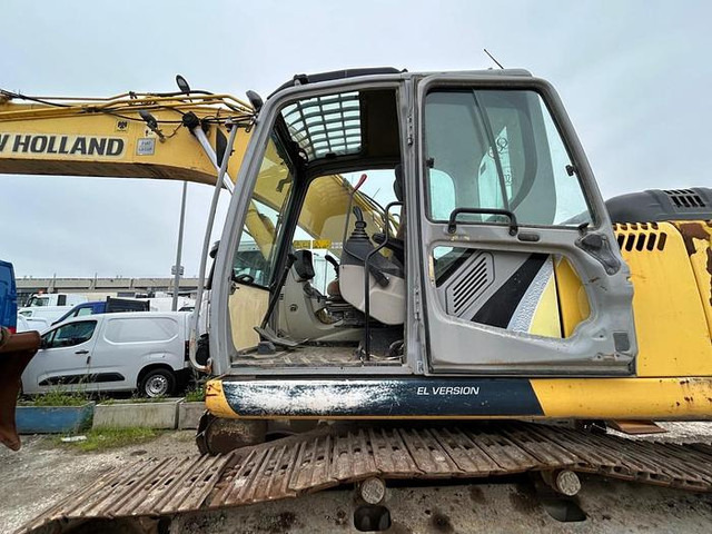 New Holland E215B - Escavadeira: foto 1 New Holland E215B - Escavadeira: foto 1