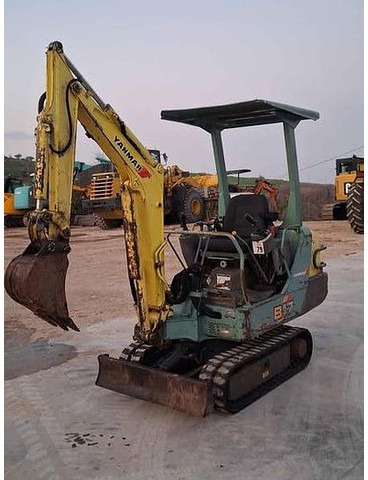 Mini escavadeira Yanmar B17: foto 1