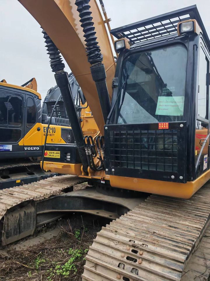 Escavadora de rastos CATERPILLAR 320D2: foto 6