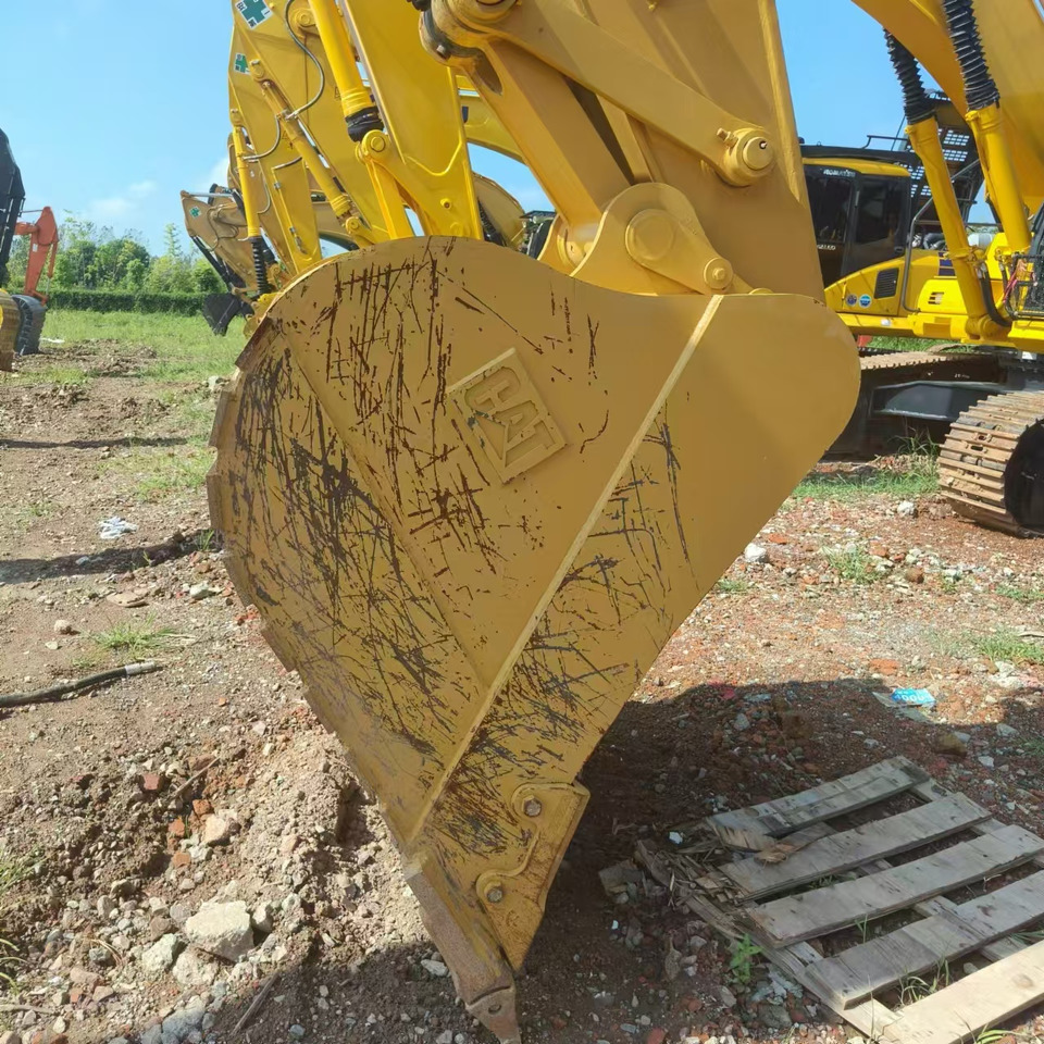 CATERPILLAR 330D2 - Escavadora de rastos: foto 2 CATERPILLAR 330D2 - Escavadora de rastos: foto 2