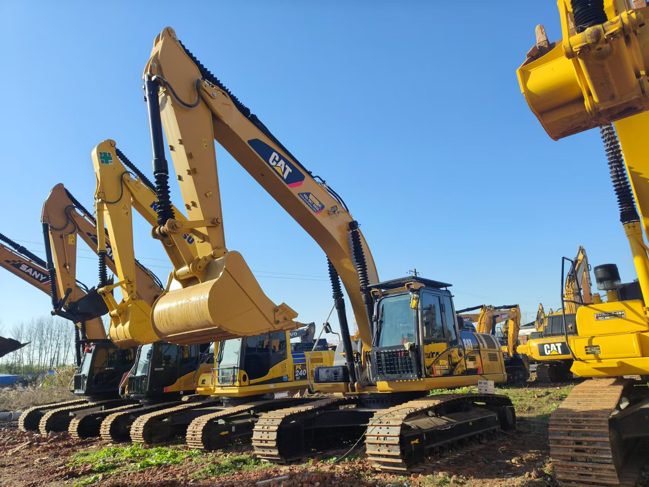Escavadora de rastos CATERPILLAR 330D2: foto 8