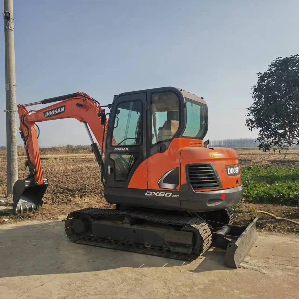 DOOSAN DX60 - Mini escavadeira: foto 1 DOOSAN DX60 - Mini escavadeira: foto 1