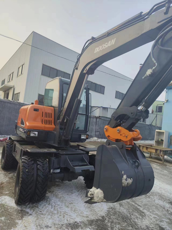 DOOSAN DX60w-9c - Mini escavadeira: foto 1 DOOSAN DX60w-9c - Mini escavadeira: foto 1