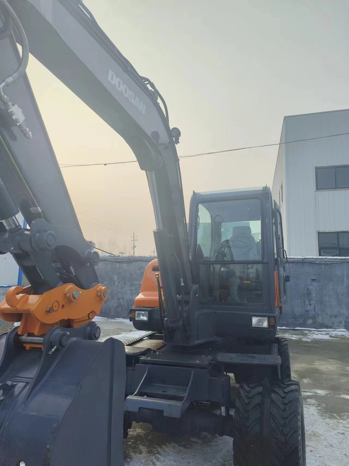 DOOSAN DX60w-9c - Mini escavadeira: foto 2 DOOSAN DX60w-9c - Mini escavadeira: foto 2
