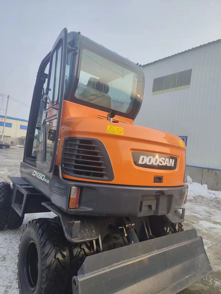 DOOSAN DX60w-9c - Mini escavadeira: foto 3 DOOSAN DX60w-9c - Mini escavadeira: foto 3