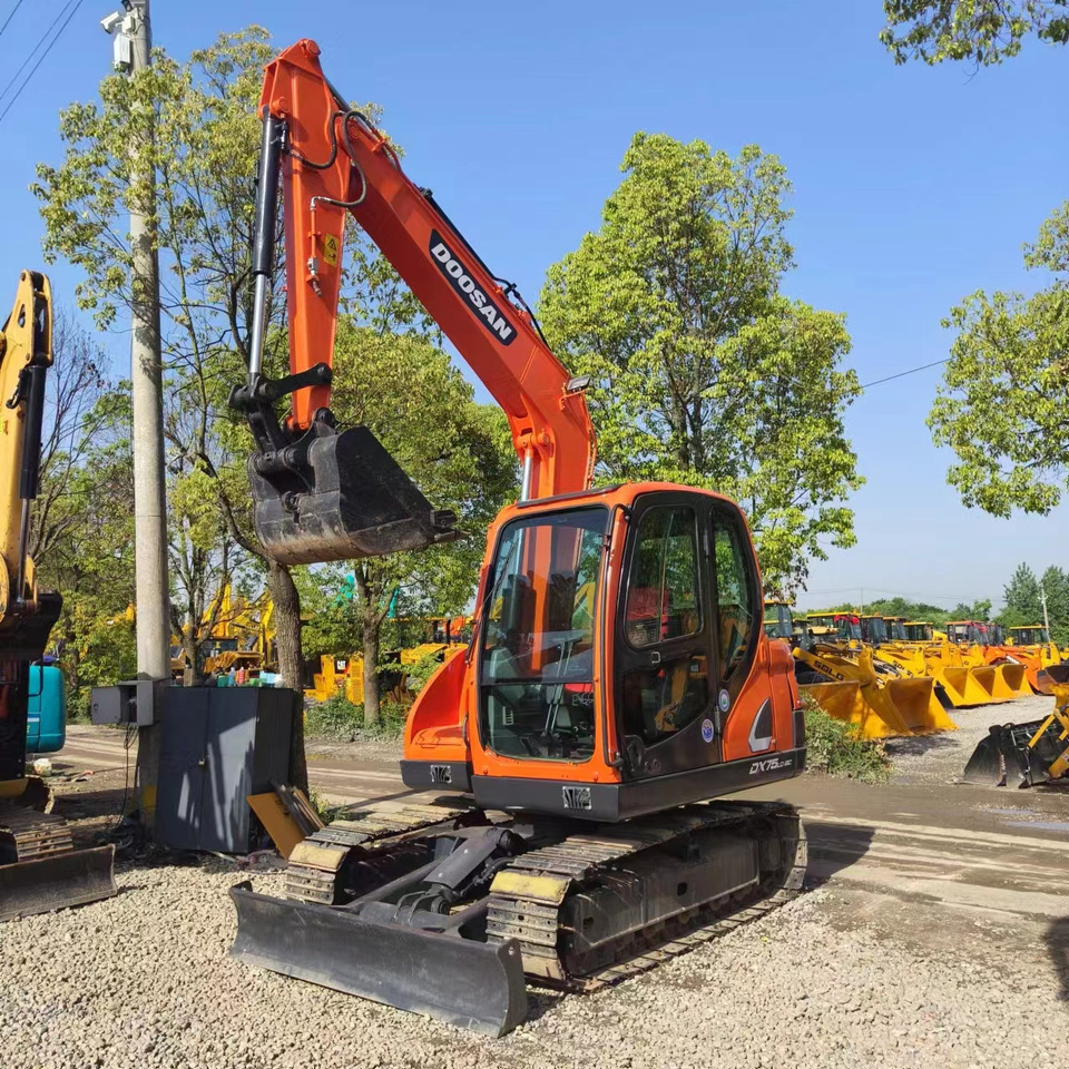 DOOSAN DX75 - Escavadora de rastos: foto 2 DOOSAN DX75 - Escavadora de rastos: foto 2