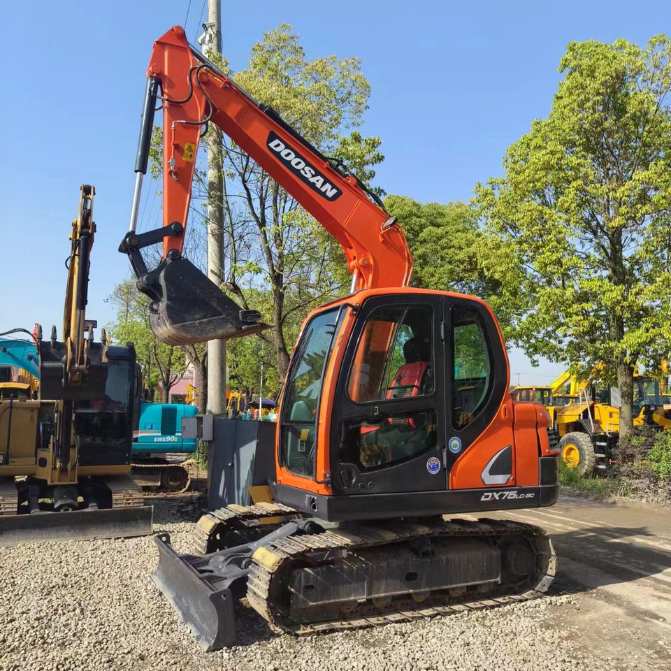 DOOSAN DX75 - Escavadora de rastos: foto 1 DOOSAN DX75 - Escavadora de rastos: foto 1