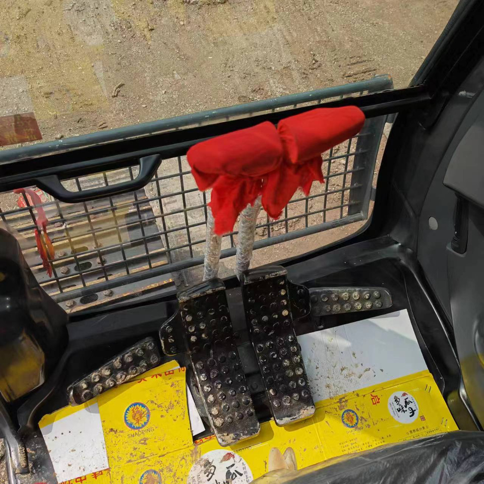 HITACHI ZX120 - Mini escavadeira: foto 5 HITACHI ZX120 - Mini escavadeira: foto 5