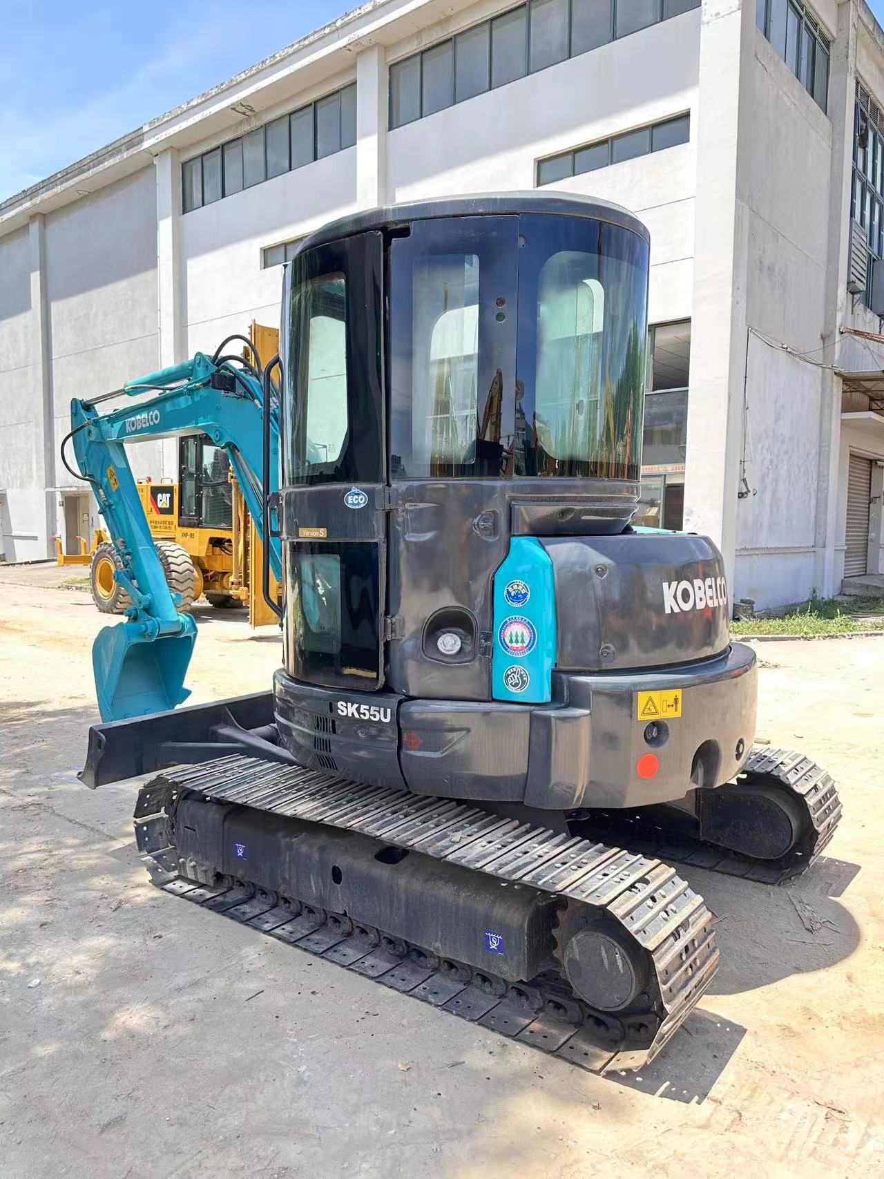 KOBELCO SK55 - Mini escavadeira: foto 2 KOBELCO SK55 - Mini escavadeira: foto 2