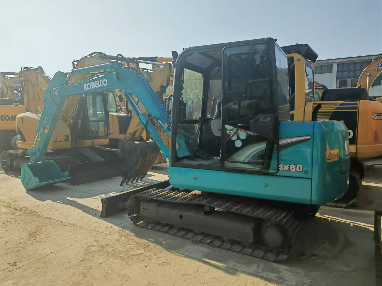KOBELCO SK60 - Escavadora de rastos: foto 1 KOBELCO SK60 - Escavadora de rastos: foto 1