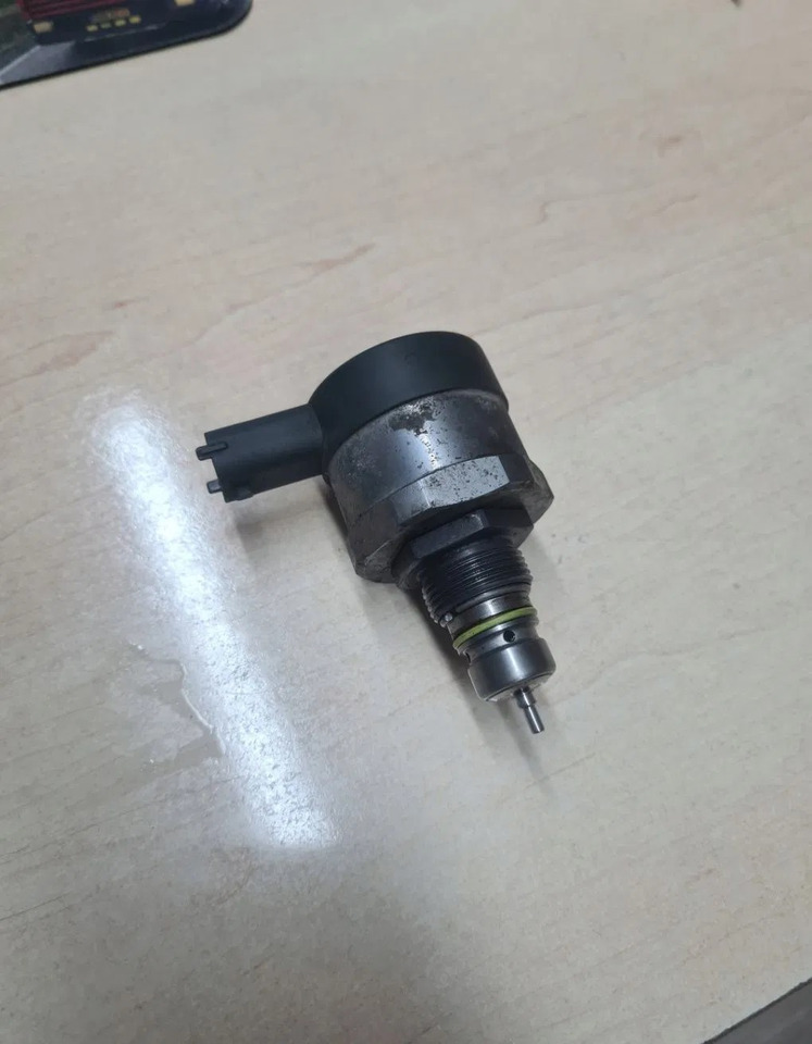 BOSCH- REGULATOR CIŚNIENIA LISTWY PALIWA FORD F-MAX 500 Gc46 9H321 BA 0281006475 - Válvula: foto 1 BOSCH- REGULATOR CIŚNIENIA LISTWY PALIWA FORD F-MAX 500 Gc46 9H321 BA 0281006475 - Válvula: foto 1