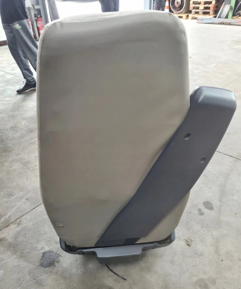 FOTEL PNEUMATYCZNY PRAWY PASAŻERA RENAULT PREMIUM MIDLUM DXI - Banco: foto 5 FOTEL PNEUMATYCZNY PRAWY PASAŻERA RENAULT PREMIUM MIDLUM DXI - Banco: foto 5