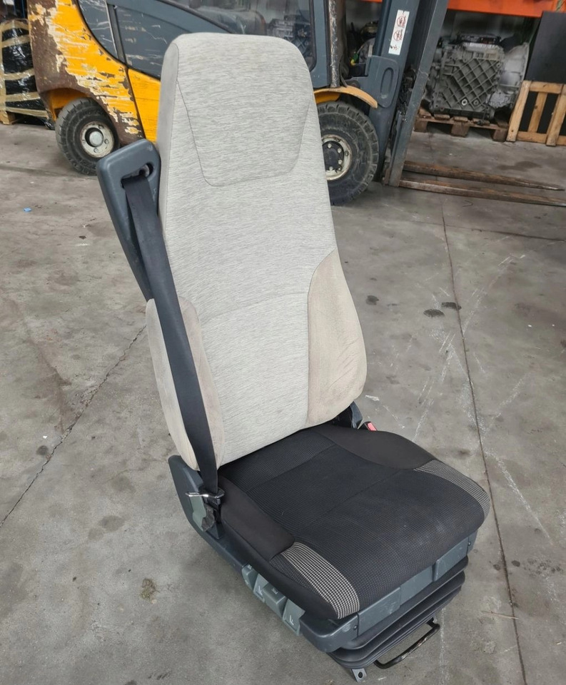 FOTEL PNEUMATYCZNY PRAWY PASAŻERA RENAULT PREMIUM MIDLUM DXI - Banco: foto 3 FOTEL PNEUMATYCZNY PRAWY PASAŻERA RENAULT PREMIUM MIDLUM DXI - Banco: foto 3