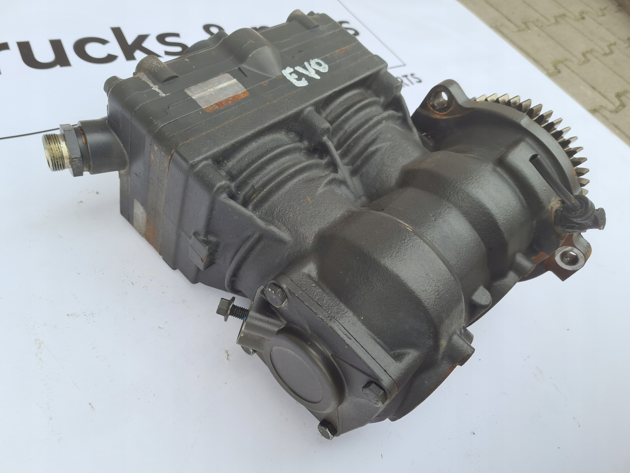 KNORR-BREMSE SPRĘŻARKA KOMPRESOR POWIETRZA RENAULT GAMA T EVO VOLVO FH 5 FM 5 23432716 - Compressor, sistema de ar comprimido para Camião: foto 5 KNORR-BREMSE SPRĘŻARKA KOMPRESOR POWIETRZA RENAULT GAMA T EVO VOLVO FH 5 FM 5 23432716 - Compressor, sistema de ar comprimido para Camião: foto 5