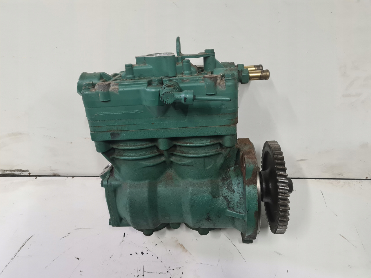 KNORR-BREMSE SPRĘŻARKA KOMPRESOR POWIETRZA RENAULT GAMA T EVO VOLVO FH 5 FM 5 ORYGINAŁ - Compressor, sistema de ar comprimido para Camião: foto 2 KNORR-BREMSE SPRĘŻARKA KOMPRESOR POWIETRZA RENAULT GAMA T EVO VOLVO FH 5 FM 5 ORYGINAŁ - Compressor, sistema de ar comprimido para Camião: foto 2