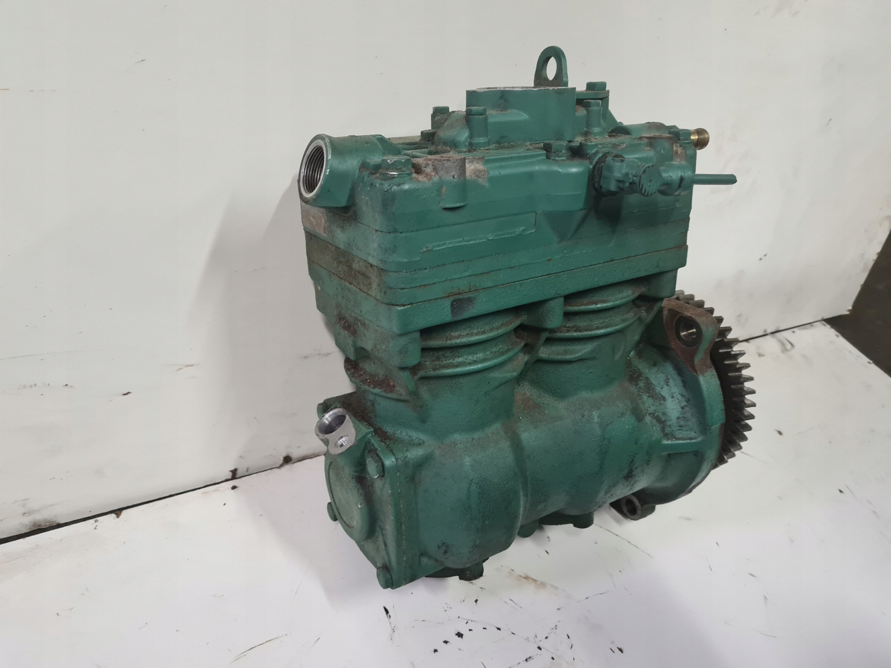 KNORR-BREMSE SPRĘŻARKA KOMPRESOR POWIETRZA RENAULT GAMA T EVO VOLVO FH 5 FM 5 ORYGINAŁ - Compressor, sistema de ar comprimido para Camião: foto 3 KNORR-BREMSE SPRĘŻARKA KOMPRESOR POWIETRZA RENAULT GAMA T EVO VOLVO FH 5 FM 5 ORYGINAŁ - Compressor, sistema de ar comprimido para Camião: foto 3