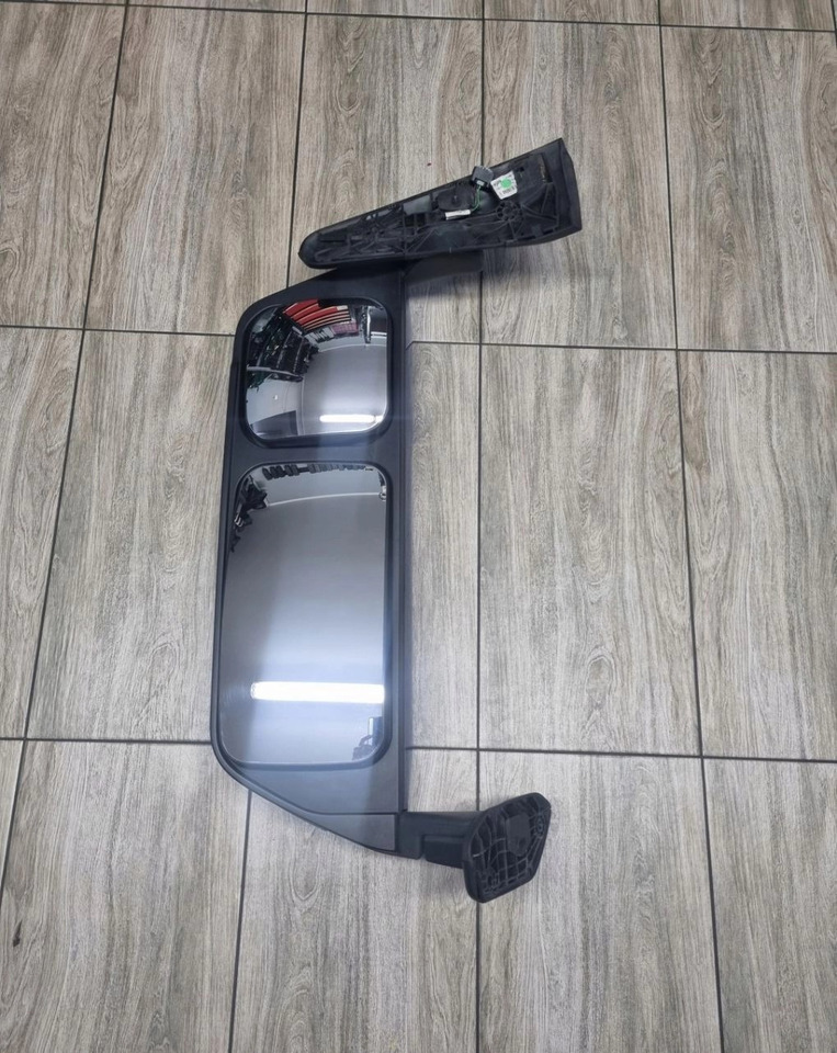 KOMPLETNE PRAWE FORD F-MAX TRUCKS EURO 6 - Espelho retrovisor: foto 1 KOMPLETNE PRAWE FORD F-MAX TRUCKS EURO 6 - Espelho retrovisor: foto 1