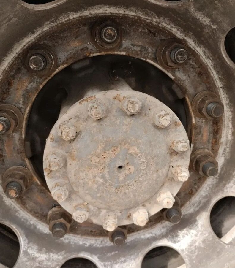 PIASTA KOMPLETNA TYŁ VOLVO FL 6 00-06 22.5 - Cubo de roda para Camião: foto 1 PIASTA KOMPLETNA TYŁ VOLVO FL 6 00-06 22.5 - Cubo de roda para Camião: foto 1