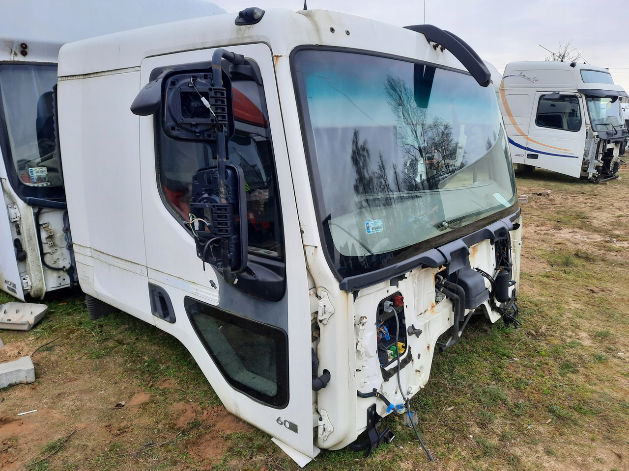 RENAULT KABINA NISKA RENAULT PREMIUM 460 DXI AUTOMAT LIFT - Cabine para Camião: foto 3 RENAULT KABINA NISKA RENAULT PREMIUM 460 DXI AUTOMAT LIFT - Cabine para Camião: foto 3