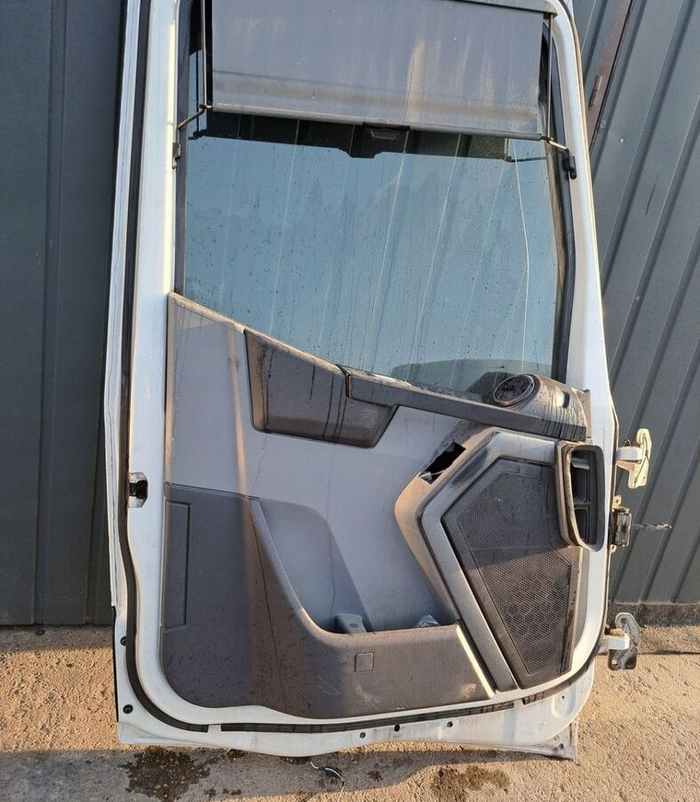 Renault GAMA T K C RANGE - Porta e peças para Camião: foto 3 Renault GAMA T K C RANGE - Porta e peças para Camião: foto 3