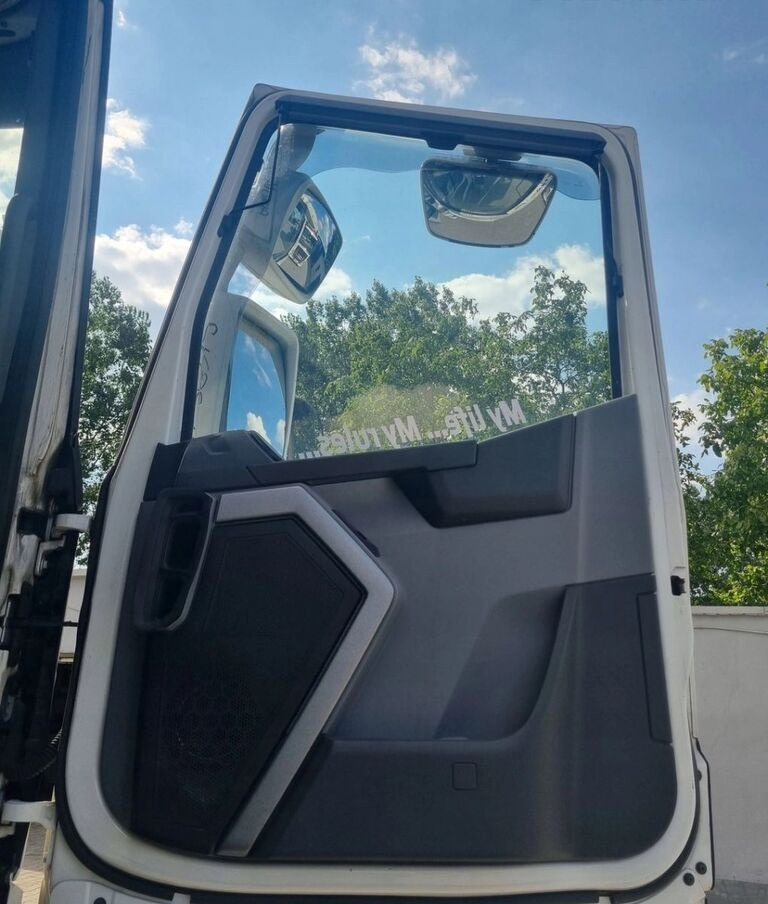 Renault KOMPLETNE PRAWE GAMA T K C RANGE WYSOKA KABINA HIGH Renault Gama T K C - Porta e peças para Camião: foto 2 Renault KOMPLETNE PRAWE GAMA T K C RANGE WYSOKA KABINA HIGH Renault Gama T K C - Porta e peças para Camião: foto 2