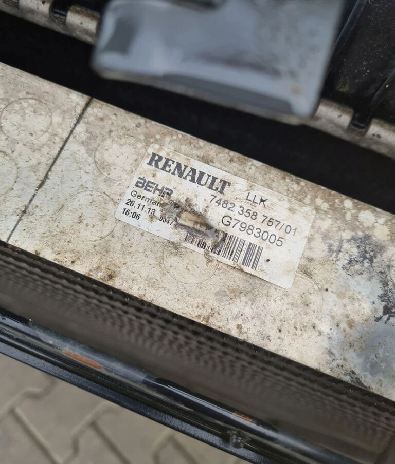 Renault OE Renault RENAULT PREMIUM 2 KERAX LANDER DXI truck - Radiador para Camião: foto 2 Renault OE Renault RENAULT PREMIUM 2 KERAX LANDER DXI truck - Radiador para Camião: foto 2