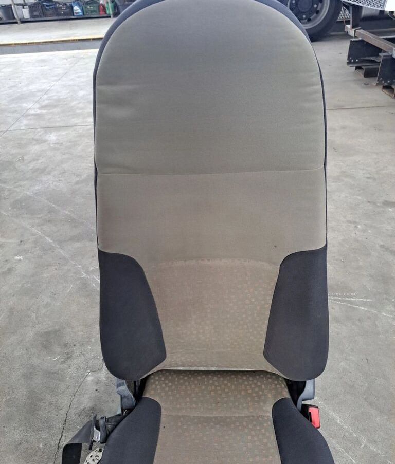 Renault PRAWY SIEDZENIE PASAŻERA Renault MIDLUM PREMIUM DXI - Banco para Camião: foto 3 Renault PRAWY SIEDZENIE PASAŻERA Renault MIDLUM PREMIUM DXI - Banco para Camião: foto 3