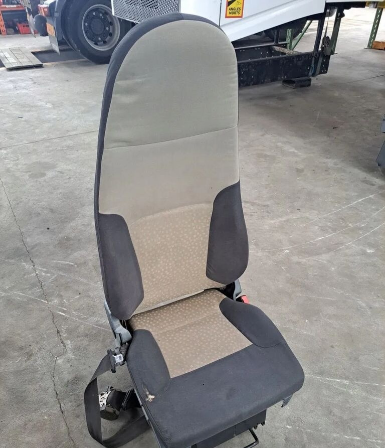 Renault PRAWY SIEDZENIE PASAŻERA Renault MIDLUM PREMIUM DXI - Banco para Camião: foto 1 Renault PRAWY SIEDZENIE PASAŻERA Renault MIDLUM PREMIUM DXI - Banco para Camião: foto 1