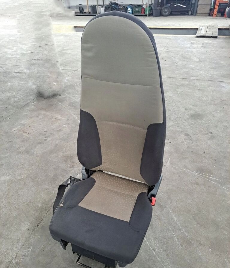 Renault PRAWY SIEDZENIE PASAŻERA Renault MIDLUM PREMIUM DXI - Banco para Camião: foto 5 Renault PRAWY SIEDZENIE PASAŻERA Renault MIDLUM PREMIUM DXI - Banco para Camião: foto 5