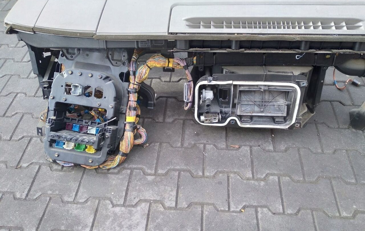 Renault PRZEKŁADKA ANGLIKA LANDER KERAX MIDLUM - Painel de instrumentos para Camião: foto 5 Renault PRZEKŁADKA ANGLIKA LANDER KERAX MIDLUM - Painel de instrumentos para Camião: foto 5