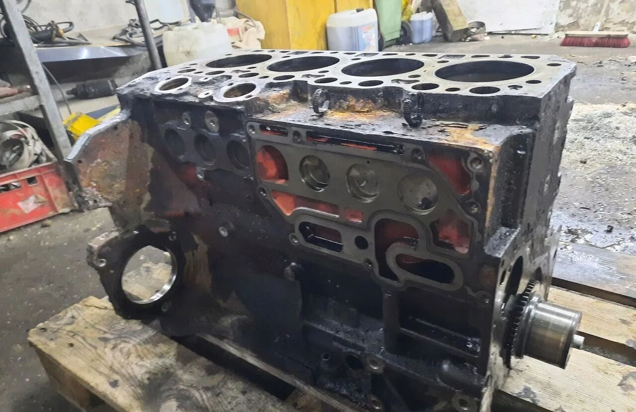 Renault , TŁOKI Z KORBOWODAMI, WAŁ KORBOWY MIDLUM DXI 5 190 220 Renault 5 - Bloco do motor para Camião: foto 2 Renault , TŁOKI Z KORBOWODAMI, WAŁ KORBOWY MIDLUM DXI 5 190 220 Renault 5 - Bloco do motor para Camião: foto 2