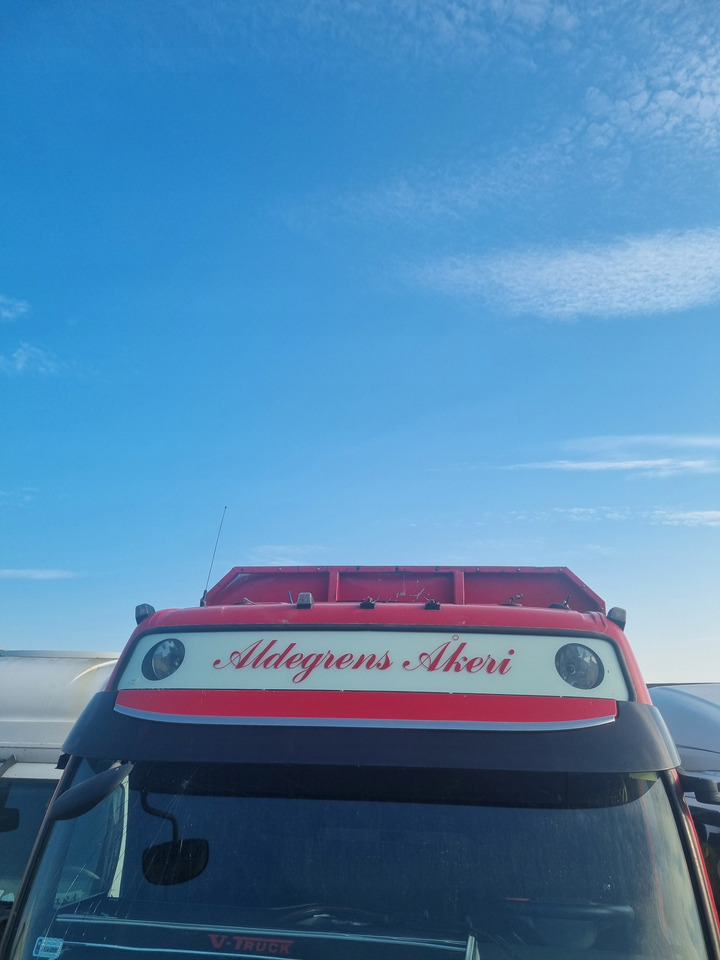 VOLVO BLENDA DASZEK OSŁONA PRZECIWSŁONECZNA MOCOWANIA VOLVO FH 13 16 LIFT - Pala sol para Camião: foto 1 VOLVO BLENDA DASZEK OSŁONA PRZECIWSŁONECZNA MOCOWANIA VOLVO FH 13 16 LIFT - Pala sol para Camião: foto 1