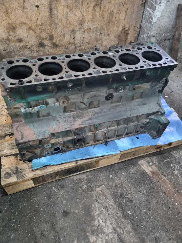 VOLVO BLOK SILNIKA GOŁY SŁUPEK VOLVO FL FE RENAULT PREMIUM MIDLUM DXI 7 D7F - Bloco do motor para Camião: foto 1 VOLVO BLOK SILNIKA GOŁY SŁUPEK VOLVO FL FE RENAULT PREMIUM MIDLUM DXI 7 D7F - Bloco do motor para Camião: foto 1