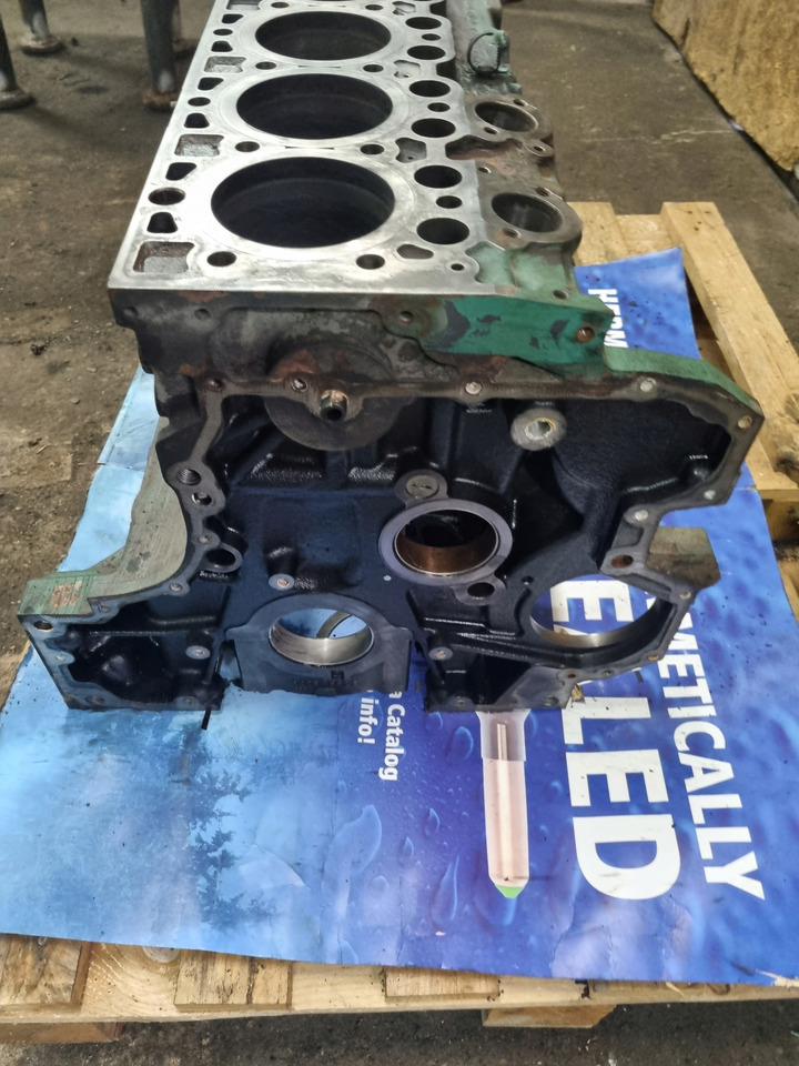 VOLVO BLOK SILNIKA GOŁY SŁUPEK VOLVO FL FE RENAULT PREMIUM MIDLUM DXI 7 D7F - Bloco do motor para Camião: foto 4 VOLVO BLOK SILNIKA GOŁY SŁUPEK VOLVO FL FE RENAULT PREMIUM MIDLUM DXI 7 D7F - Bloco do motor para Camião: foto 4