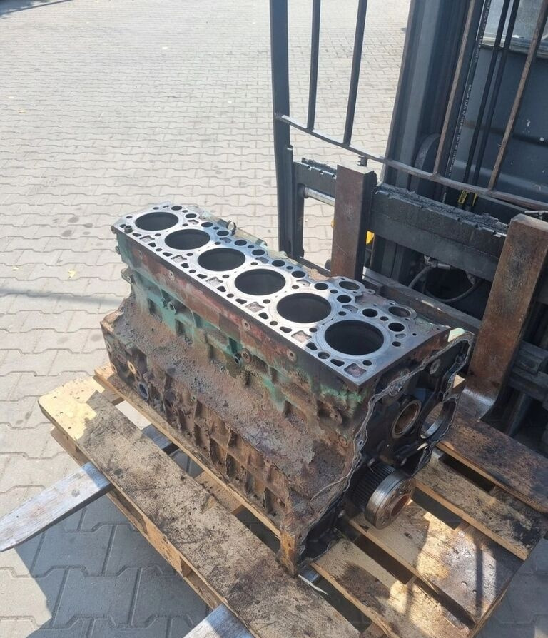 VOLVO BLOK SILNIKA WAŁ KORBOWY VOLVO FL FE RENAULT PREMIUM MIDLUM DXI 7 D7E - Bloco do motor para Camião: foto 2 VOLVO BLOK SILNIKA WAŁ KORBOWY VOLVO FL FE RENAULT PREMIUM MIDLUM DXI 7 D7E - Bloco do motor para Camião: foto 2