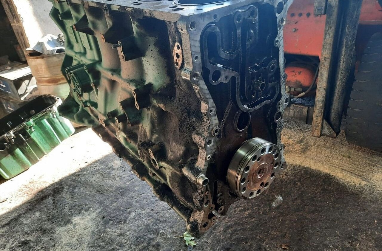 VOLVO BLOK TŁOKI WAŁ KORBOWY FM 9 D11C EUV - Motor para Camião: foto 1 VOLVO BLOK TŁOKI WAŁ KORBOWY FM 9 D11C EUV - Motor para Camião: foto 1