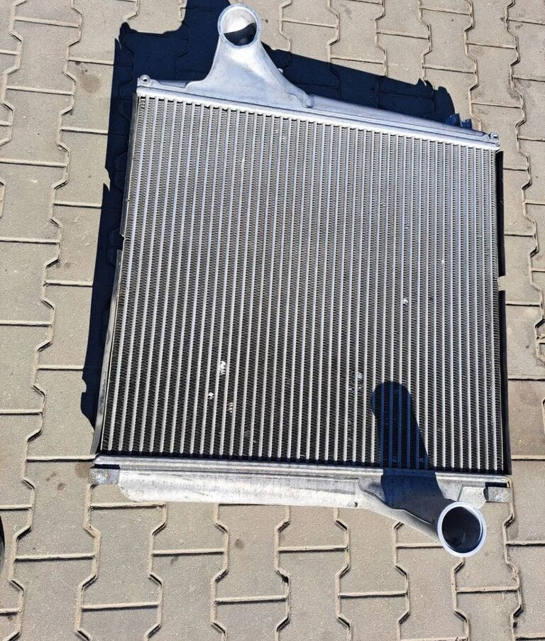 VOLVO CHŁODNICA POWIETRZA INTERCOOLER VOLVO FH 4 FH 5 RENAULT GAMA T RANGE DTI 13 - Intercooler para Camião: foto 2 VOLVO CHŁODNICA POWIETRZA INTERCOOLER VOLVO FH 4 FH 5 RENAULT GAMA T RANGE DTI 13 - Intercooler para Camião: foto 2