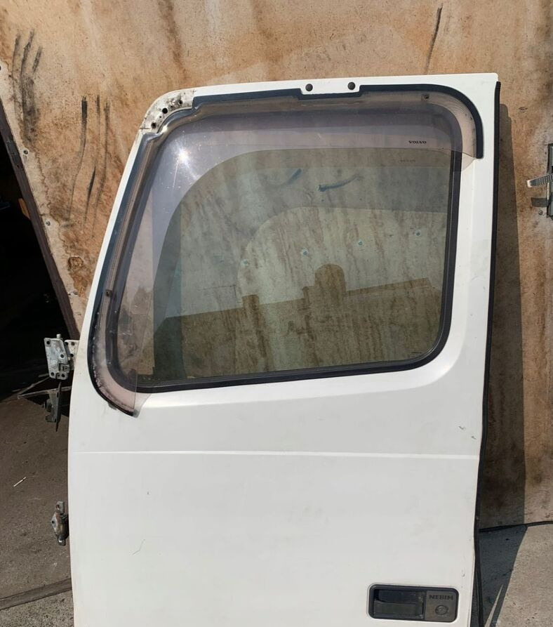 VOLVO DRZWI KOMPLETNE LEWE VOLVO FH 12 13 - Porta e peças para Camião: foto 1 VOLVO DRZWI KOMPLETNE LEWE VOLVO FH 12 13 - Porta e peças para Camião: foto 1