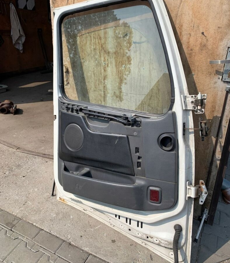 VOLVO DRZWI KOMPLETNE LEWE VOLVO FH 12 13 - Porta e peças para Camião: foto 4 VOLVO DRZWI KOMPLETNE LEWE VOLVO FH 12 13 - Porta e peças para Camião: foto 4