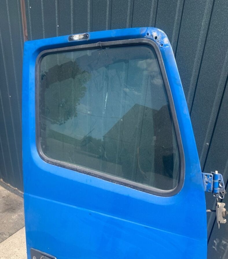 VOLVO DRZWI KOMPLETNE PRAWE VOLVO FH 12 13 - Porta e peças para Camião: foto 3 VOLVO DRZWI KOMPLETNE PRAWE VOLVO FH 12 13 - Porta e peças para Camião: foto 3