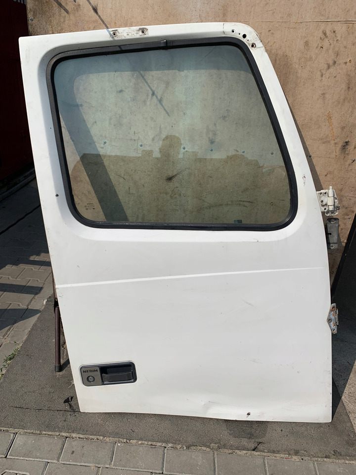 VOLVO DRZWI KOMPLETNE PRAWE VOLVO FH 12 13 - Porta e peças para Camião: foto 2 VOLVO DRZWI KOMPLETNE PRAWE VOLVO FH 12 13 - Porta e peças para Camião: foto 2