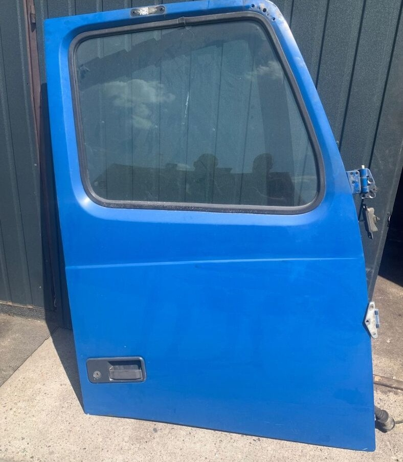 VOLVO DRZWI KOMPLETNE PRAWE VOLVO FH 12 13 - Porta e peças para Camião: foto 1 VOLVO DRZWI KOMPLETNE PRAWE VOLVO FH 12 13 - Porta e peças para Camião: foto 1