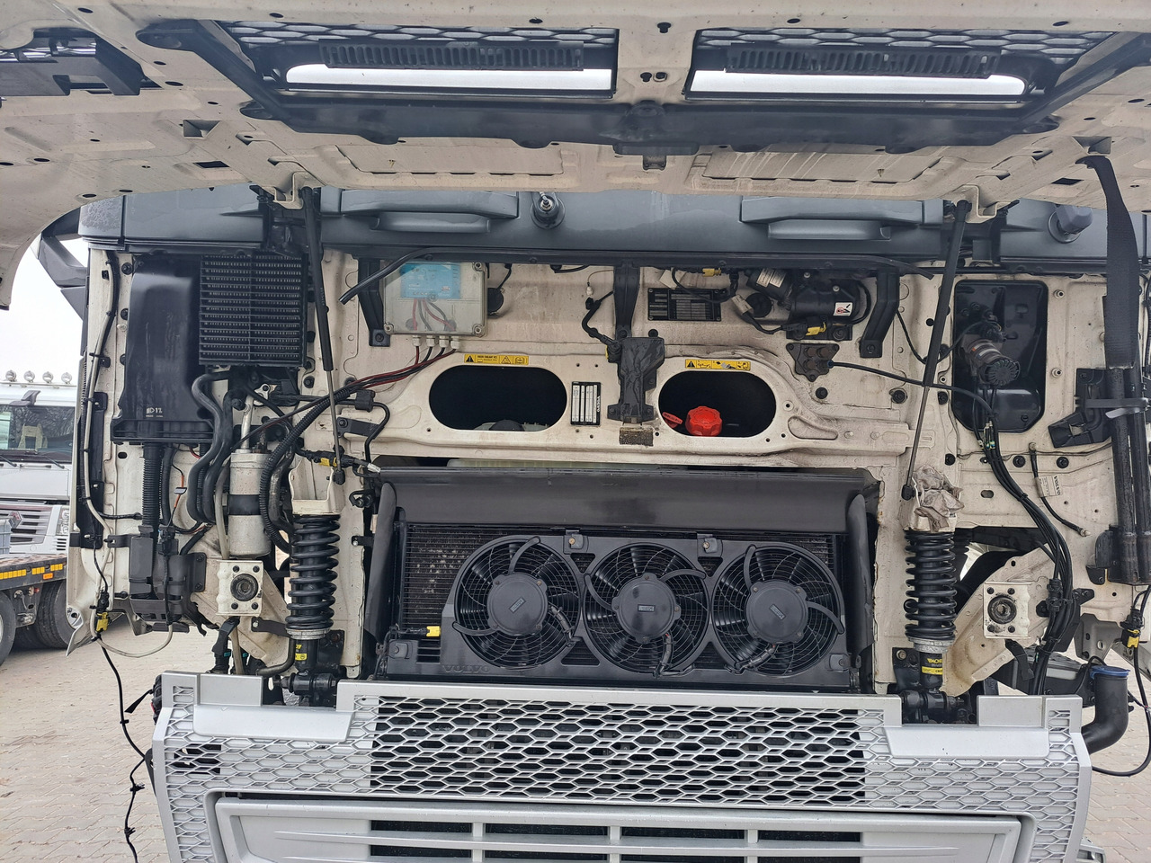 VOLVO GOŁY SZKIELET VOLVO FH 4 EURO 6 XL - Cabine para Camião: foto 5 VOLVO GOŁY SZKIELET VOLVO FH 4 EURO 6 XL - Cabine para Camião: foto 5