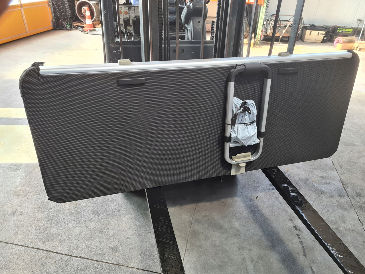 VOLVO ŁÓŻKO KOMPLETNE GÓRNE LEŻANKA MOCOWANIA - Banco para Camião: foto 5 VOLVO ŁÓŻKO KOMPLETNE GÓRNE LEŻANKA MOCOWANIA - Banco para Camião: foto 5