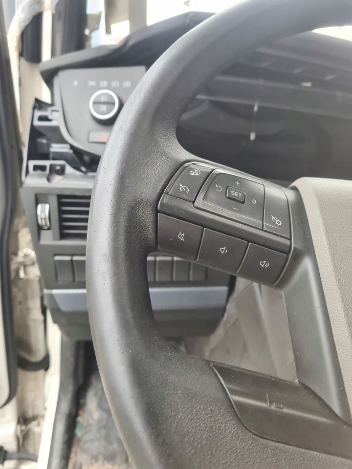 VOLVO WIELOFUNKCYJNA KOMPLETNA - Volante de direção para Camião: foto 3 VOLVO WIELOFUNKCYJNA KOMPLETNA - Volante de direção para Camião: foto 3