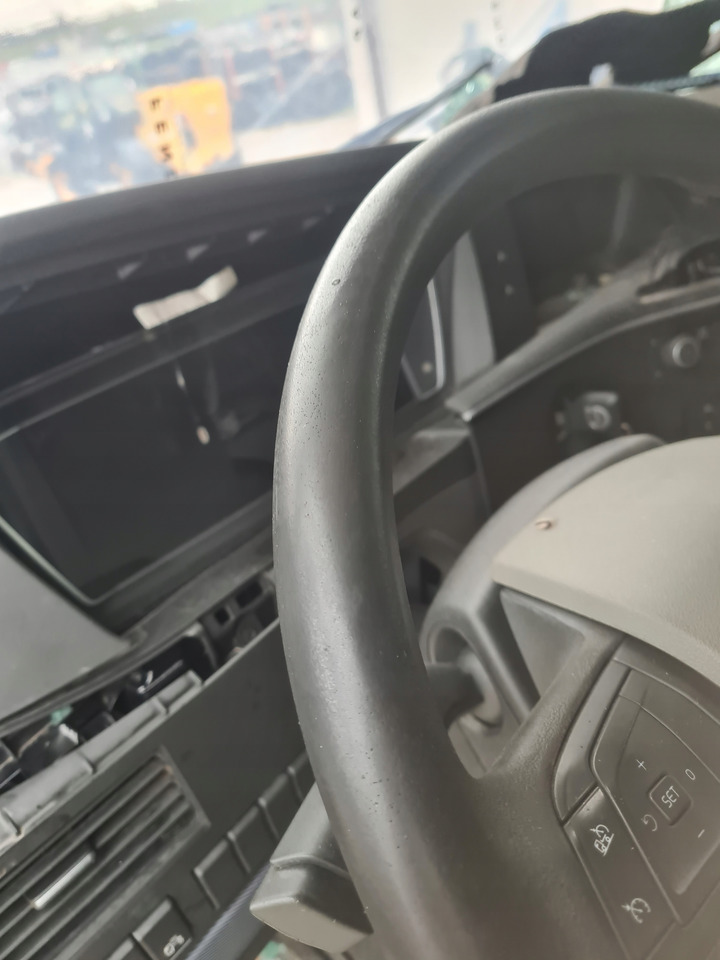 VOLVO WIELOFUNKCYJNA KOMPLETNA - Volante de direção para Camião: foto 4 VOLVO WIELOFUNKCYJNA KOMPLETNA - Volante de direção para Camião: foto 4